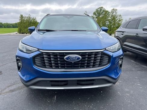 Used 2023 Ford Escape Platinum AWD/4WD image 2