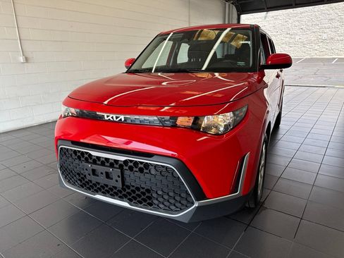 Used 2024 Kia Soul LX w/ Option Group 015 FWD image 3