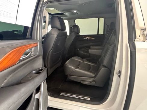 Used 2017 Cadillac Escalade ESV Luxury AWD/4WD image 21
