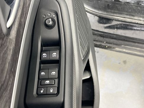 Used 2023 Jeep Grand Cherokee Limited w/ Black Appearance Package AWD/4WD image 18