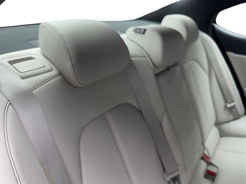 Used 2025 Genesis G70 2.5T image 41