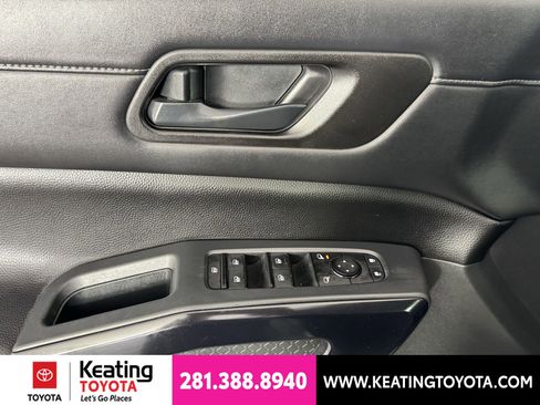 Used 2025 Nissan Pathfinder SV FWD image 12