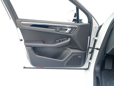 Certified 2026 Porsche Macan Turbo AWD/4WD image 22