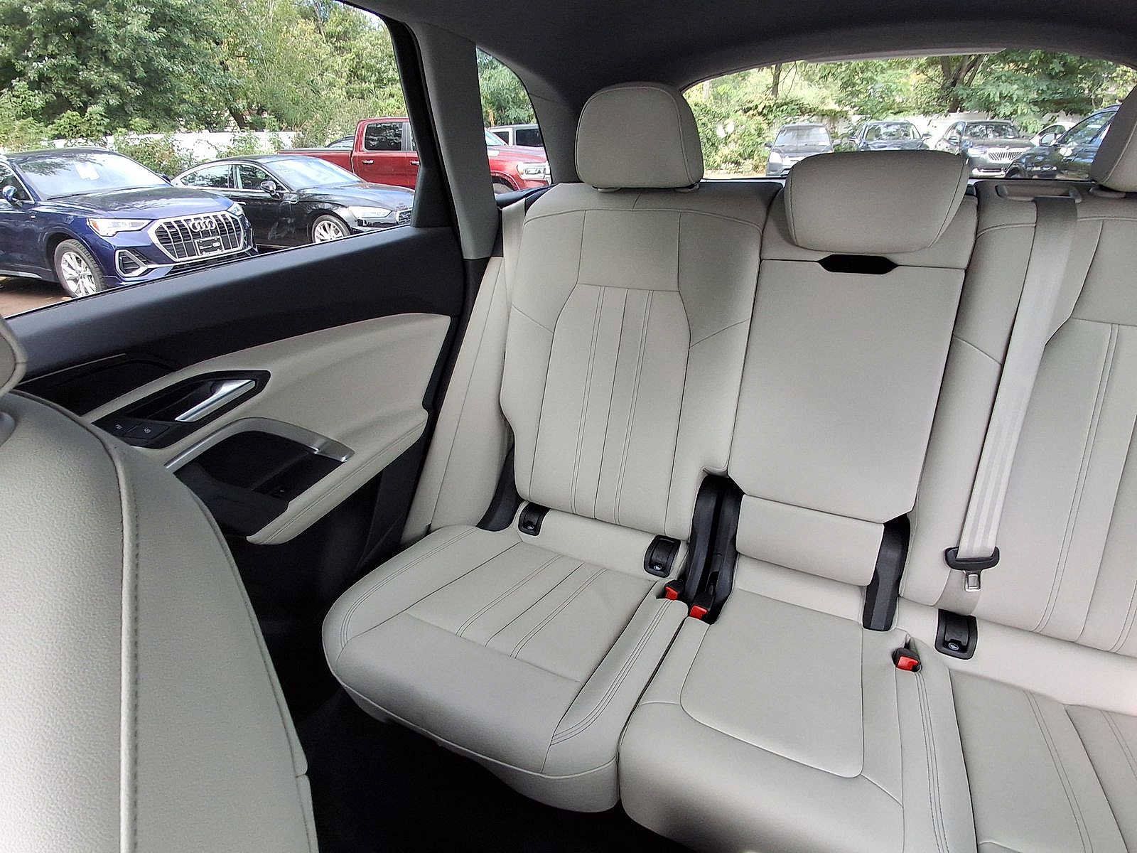 Used 2025 Audi Q5 Premium w/ Convenience Package AWD/4WD image 12