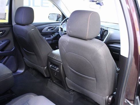 Used 2018 Chevrolet Traverse LT image 9