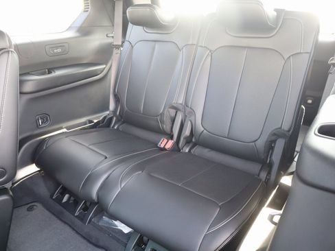 New 2025 Jeep Grand Cherokee L Limited w/ Luxury Tech Group II image 14