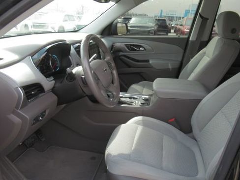 Used 2018 Chevrolet Traverse LT image 3