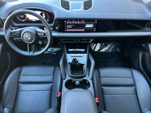 Certified 2025 Porsche Cayenne AWD/4WD image 6