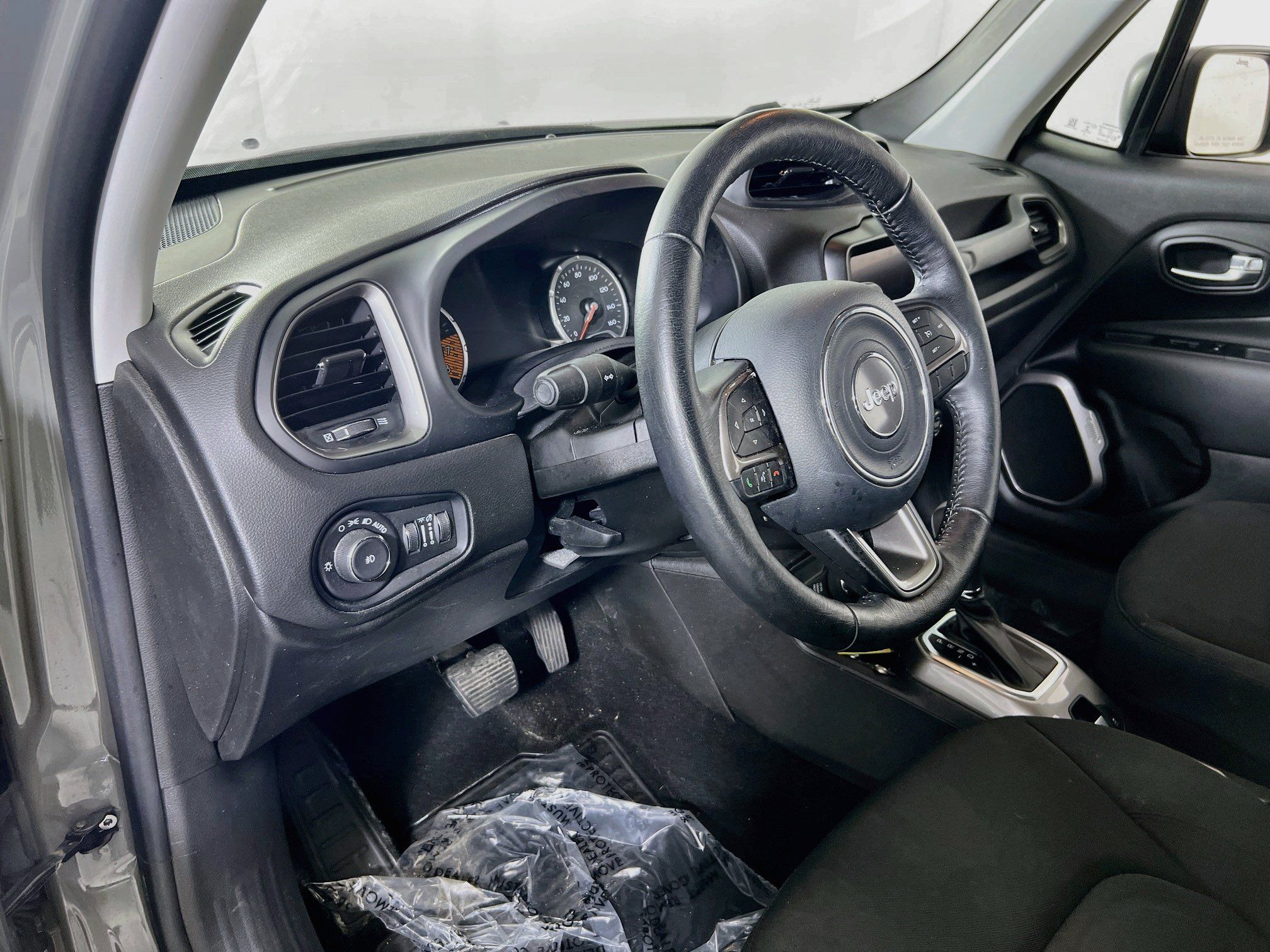 Used 2022 Jeep Renegade Latitude w/ Convenience Group AWD/4WD image 9