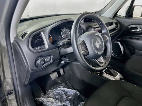 Used 2022 Jeep Renegade Latitude w/ Convenience Group AWD/4WD image 9