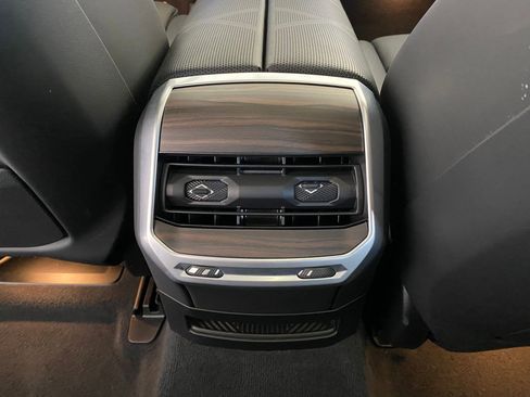 Used 2025 BMW 760i xDrive w/ Executive Package image 29