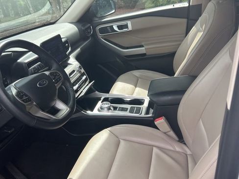 Used 2024 Ford Explorer XLT w/ Equipment Group 202A RWD image 19