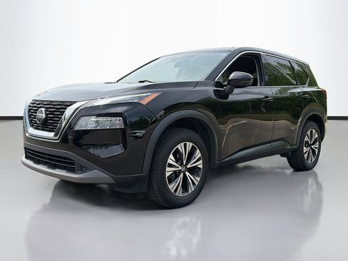 Used 2021 Nissan Rogue SV image 2