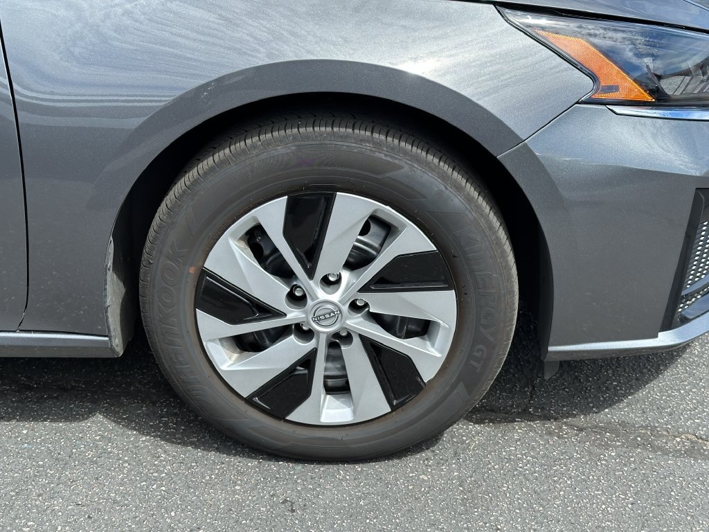 Used 2025 Nissan Altima 2.5 S FWD image 13