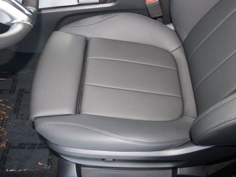 Used 2026 Mercedes-Benz GLB 250 image 13