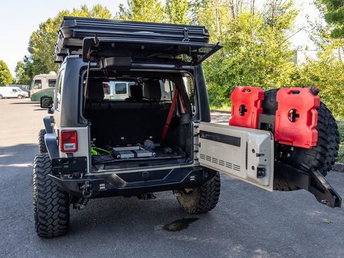 Used 2018 Jeep Wrangler Unlimited Rubicon AWD/4WD image 16