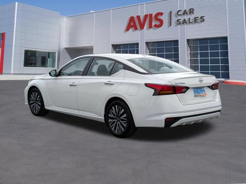 Used 2025 Nissan Altima 2.5 SV FWD image 9