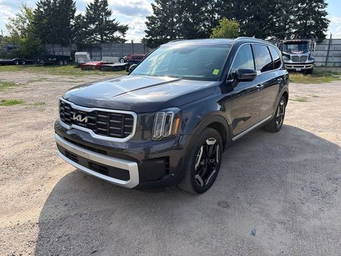 Used 2025 Kia Telluride S FWD image 4