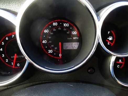 Used 2006 Toyota Matrix FWD image 23