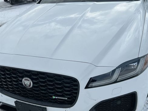 Used 2022 Jaguar XF R-Dynamic SE image 11