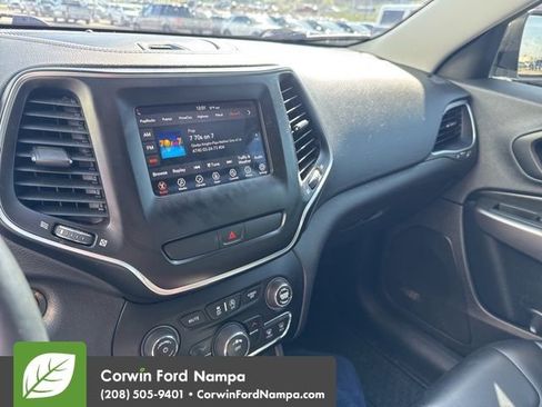 Used 2019 Jeep Cherokee Latitude Plus w/ Cold Weather Group image 9