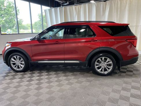 Used 2023 Ford Explorer XLT w/ Equipment Group 202A AWD/4WD image 4