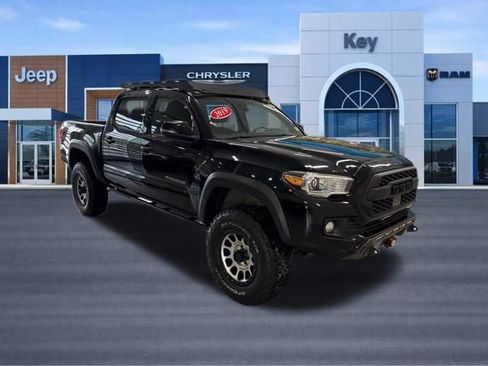 Used 2019 Toyota Tacoma TRD Off-Road w/ Technology Package image 10