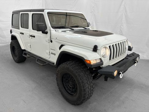 Used 2018 Jeep Wrangler Unlimited Sahara w/ Cold Weather Group AWD/4WD image 10