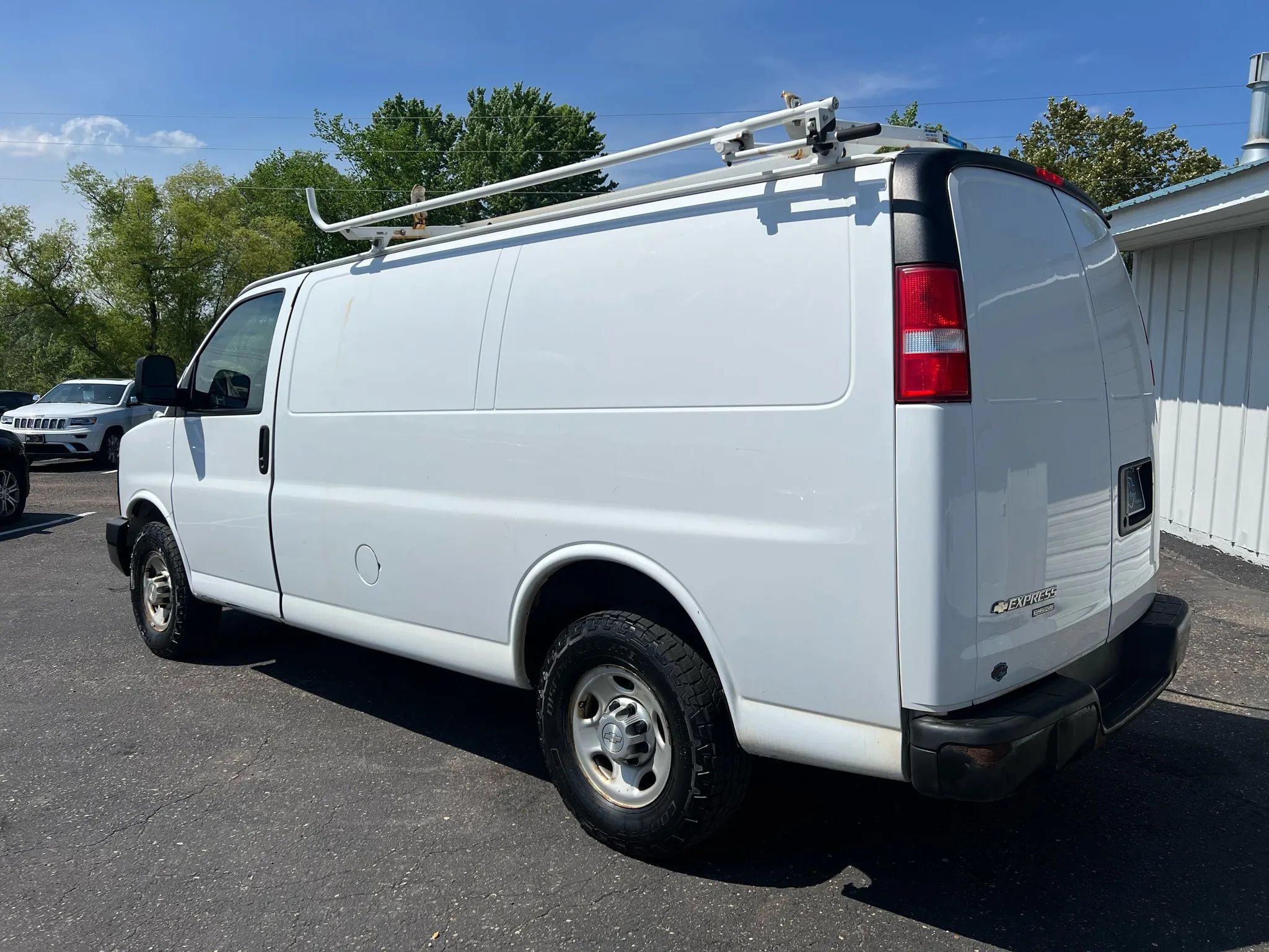Used 2015 Chevrolet Express 2500 RWD image 7