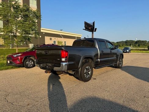 Used 2017 Toyota Tacoma TRD Off-Road w/ Tow Package AWD/4WD image 14
