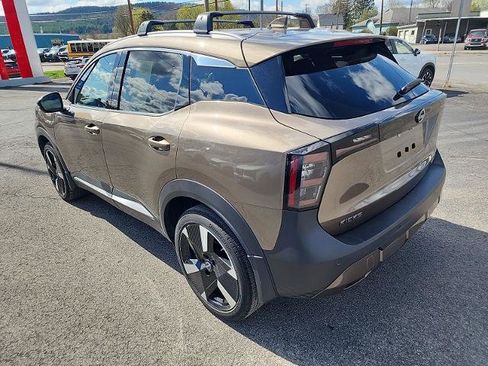 Certified 2025 Nissan Kicks SR image 6