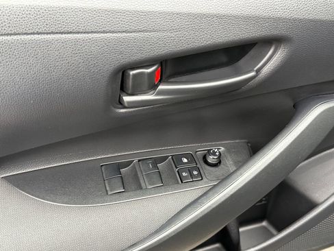 Used 2025 Toyota Corolla LE w/ LE Premium Package image 11