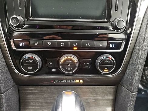 Used 2017 Volkswagen Passat 1.8T SEL Premium image 24