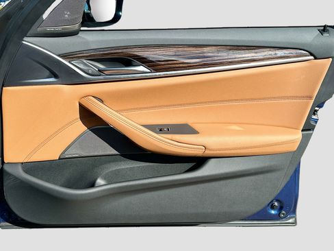 Used 2023 BMW 540i w/ Premium Package image 35