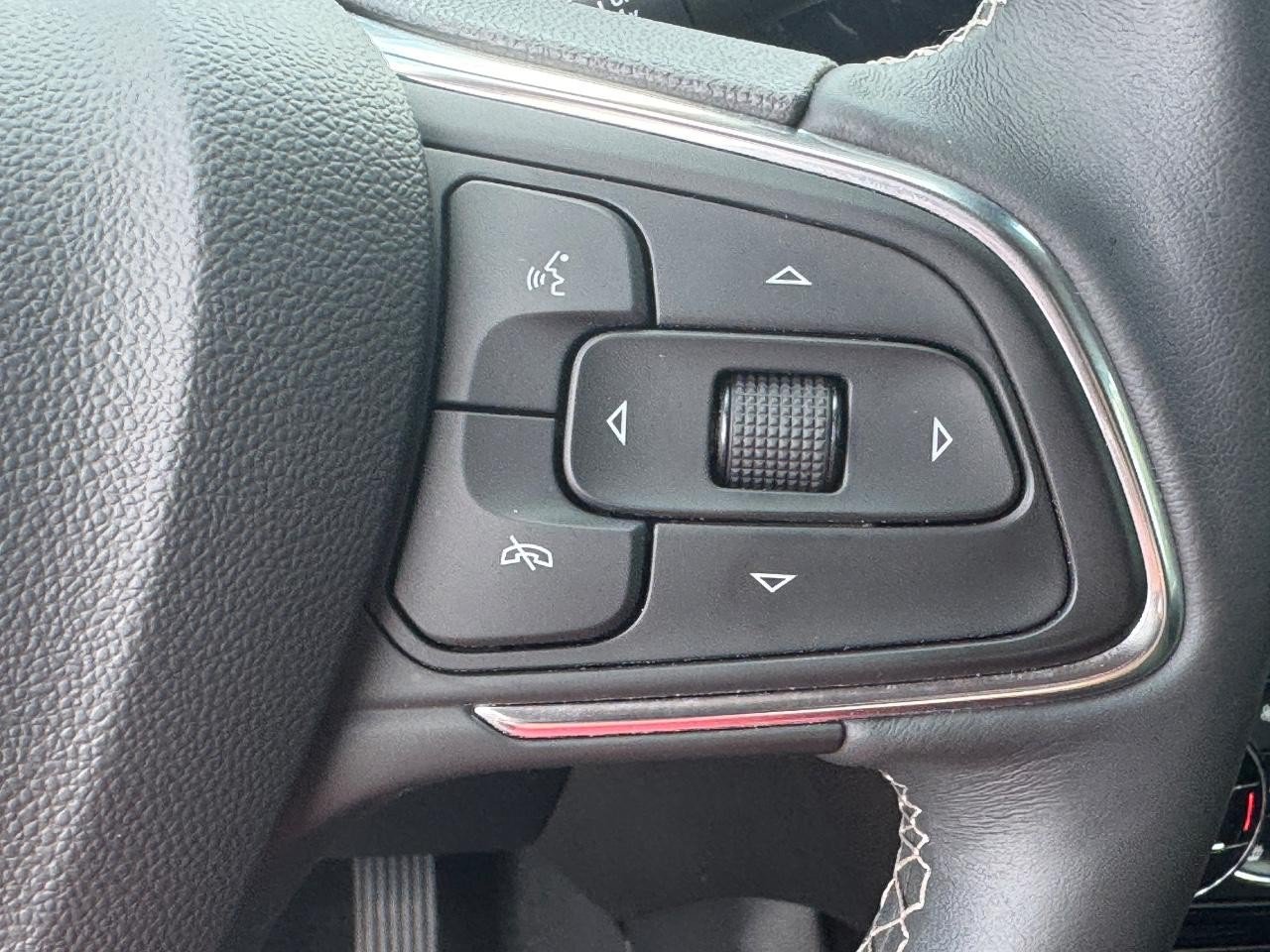 Used 2023 Buick Encore GX Essence w/ Experience Buick Package FWD image 22