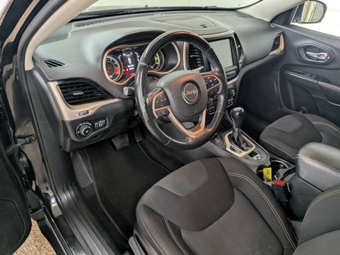 Used 2015 Jeep Cherokee Latitude w/ Cold Weather Group AWD/4WD image 8