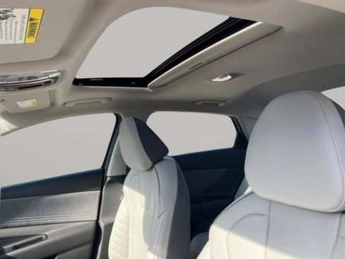 New 2026 Hyundai Elantra Limited FWD image 18