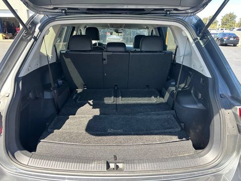 Used 2022 Volkswagen Tiguan SE FWD image 5