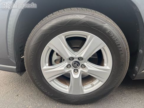 Used 2020 Toyota Highlander L image 6