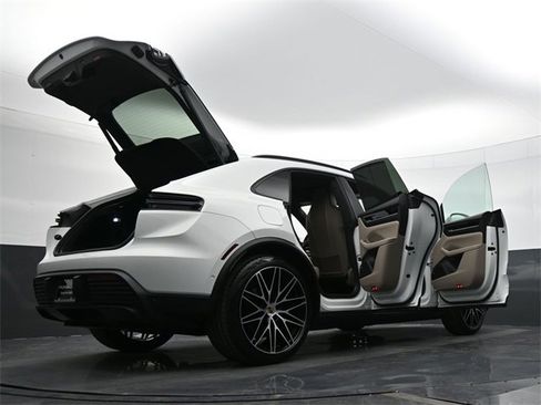 Used 2025 Porsche Macan Electric image 30