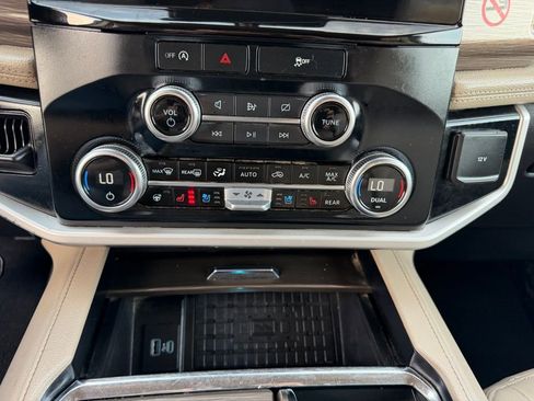 Used 2024 Ford Expedition Limited image 42