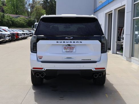 New 2025 Chevrolet Suburban Premier image 9