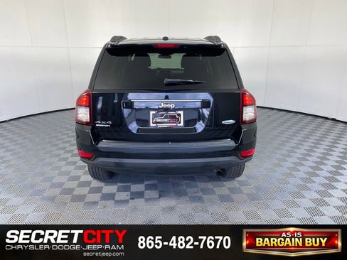 Used 2015 Jeep Compass Latitude w/ Sun/Sound Group AWD/4WD image 6