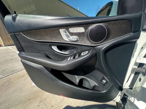 Used 2020 Mercedes-Benz GLC 300 4MATIC image 9