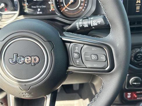 New 2025 Jeep Wrangler Unlimited Rubicon w/ Technology Group image 27