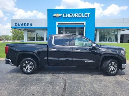 Used 2025 GMC Sierra 1500 SLT AWD/4WD image 17