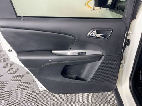 Used 2019 Dodge Journey SE image 20