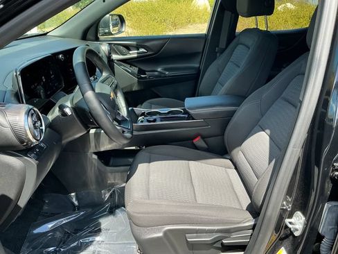 Used 2026 Chevrolet Equinox LT FWD image 9