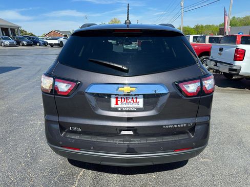 Used 2016 Chevrolet Traverse LT w/ Style and Technology Package FWD image 3