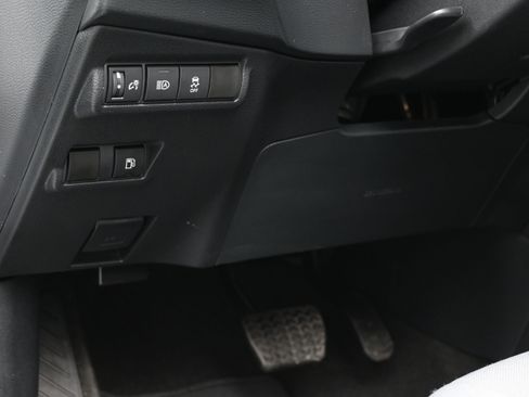 Used 2024 Toyota Corolla Cross AWD Hybrid image 23